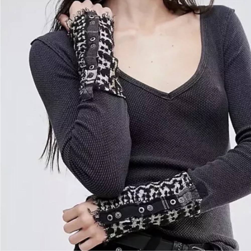 RARE Free People Art School Embroidered V-Neck Thermal Waffle Longsleeve XS